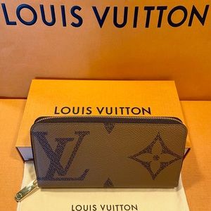 lv reverse monogram wallet